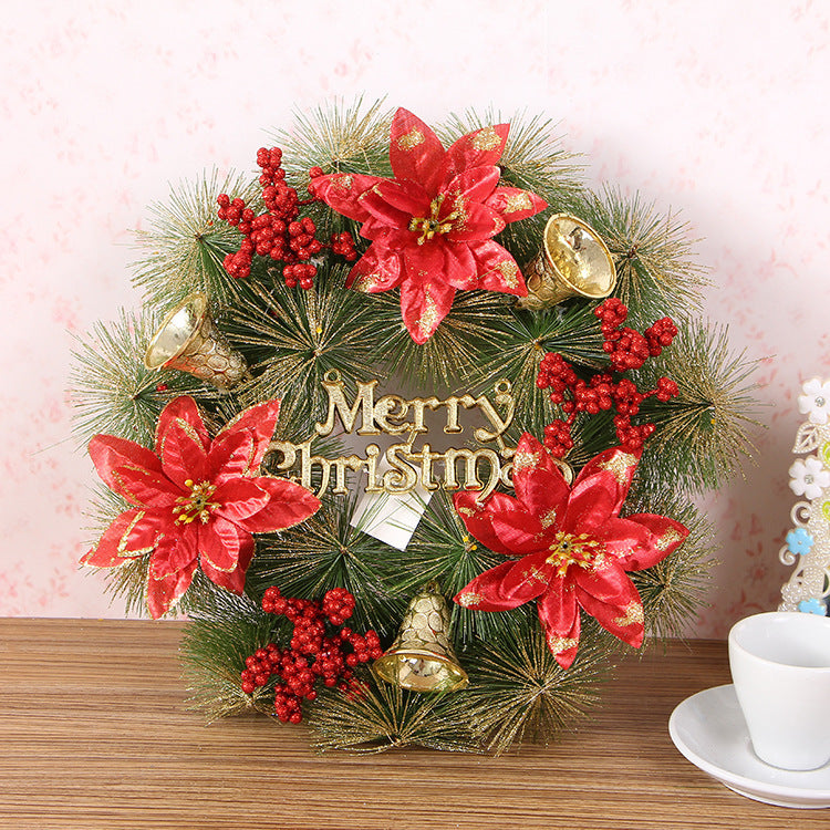 Weihnachtskranz mit Kiefer, Beeren & Frost-Effekt – festlich & natürlich