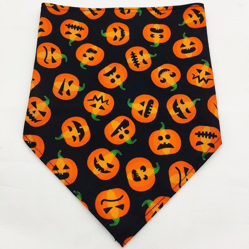 Halloween Hundehalstuch – Dreieckstuch in verschiedenen Größen