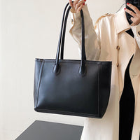 Exklusive vegane Schultertasche – edel & vielseitig
