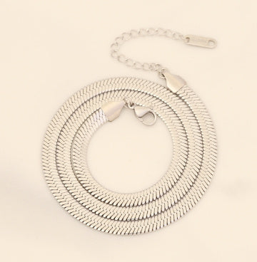 Snake Chain Halskette – stilvolles Design für einen eleganten Auftritt