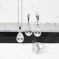 Schmuckset mit tropfenförmigen Zirkonia – dreiteilig & vergoldet