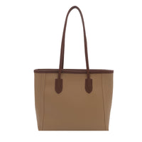 Handtasche mit süßem Detail – stilvoll & praktisch