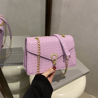 Schultertasche mit eleganter Prägung – modern & stilvoll