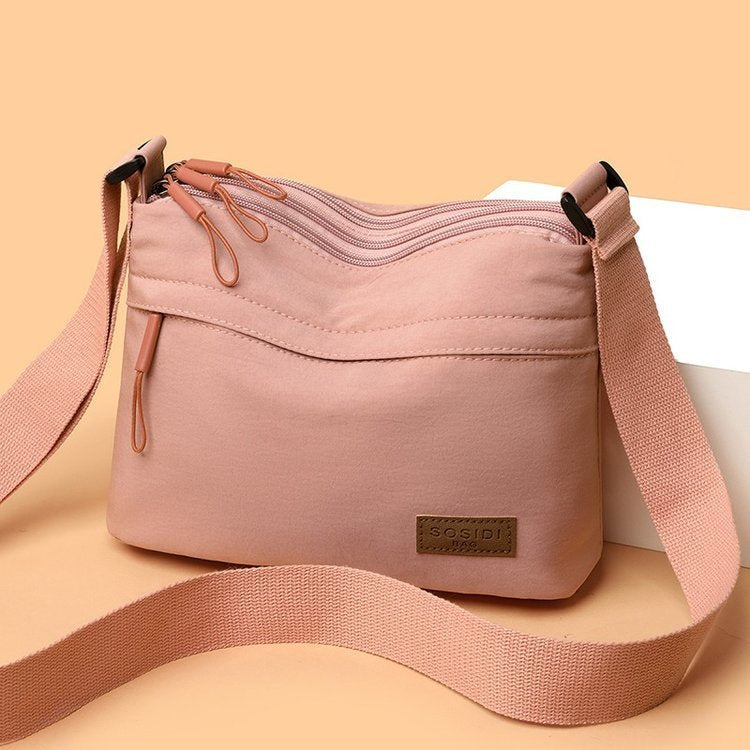Schultertasche mit wasserabweisendem Stoff – leicht & vielseitig