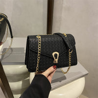Schultertasche mit eleganter Prägung – modern & stilvoll