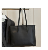 Handtasche mit süßem Detail – stilvoll & praktisch