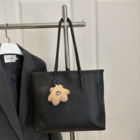 Handtasche mit süßem Detail – stilvoll & praktisch