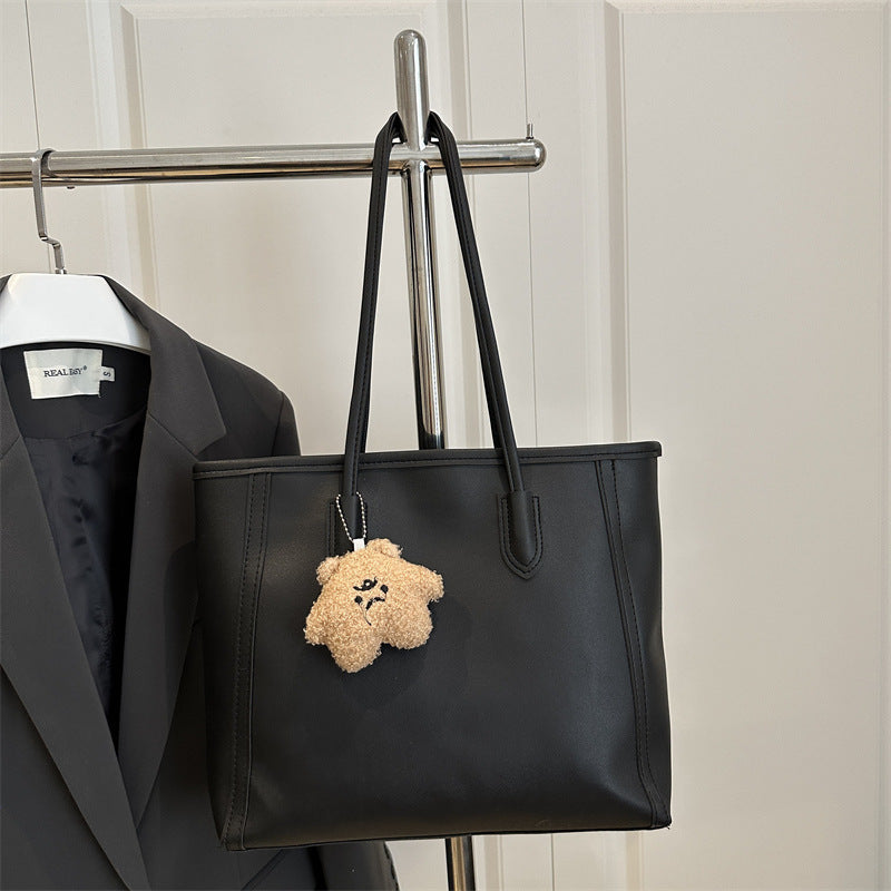 Handtasche mit süßem Detail – stilvoll & praktisch