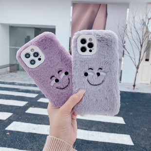 iPhone Hülle – Plüsch mit Stickerei