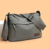 Schultertasche mit wasserabweisendem Stoff – leicht & vielseitig